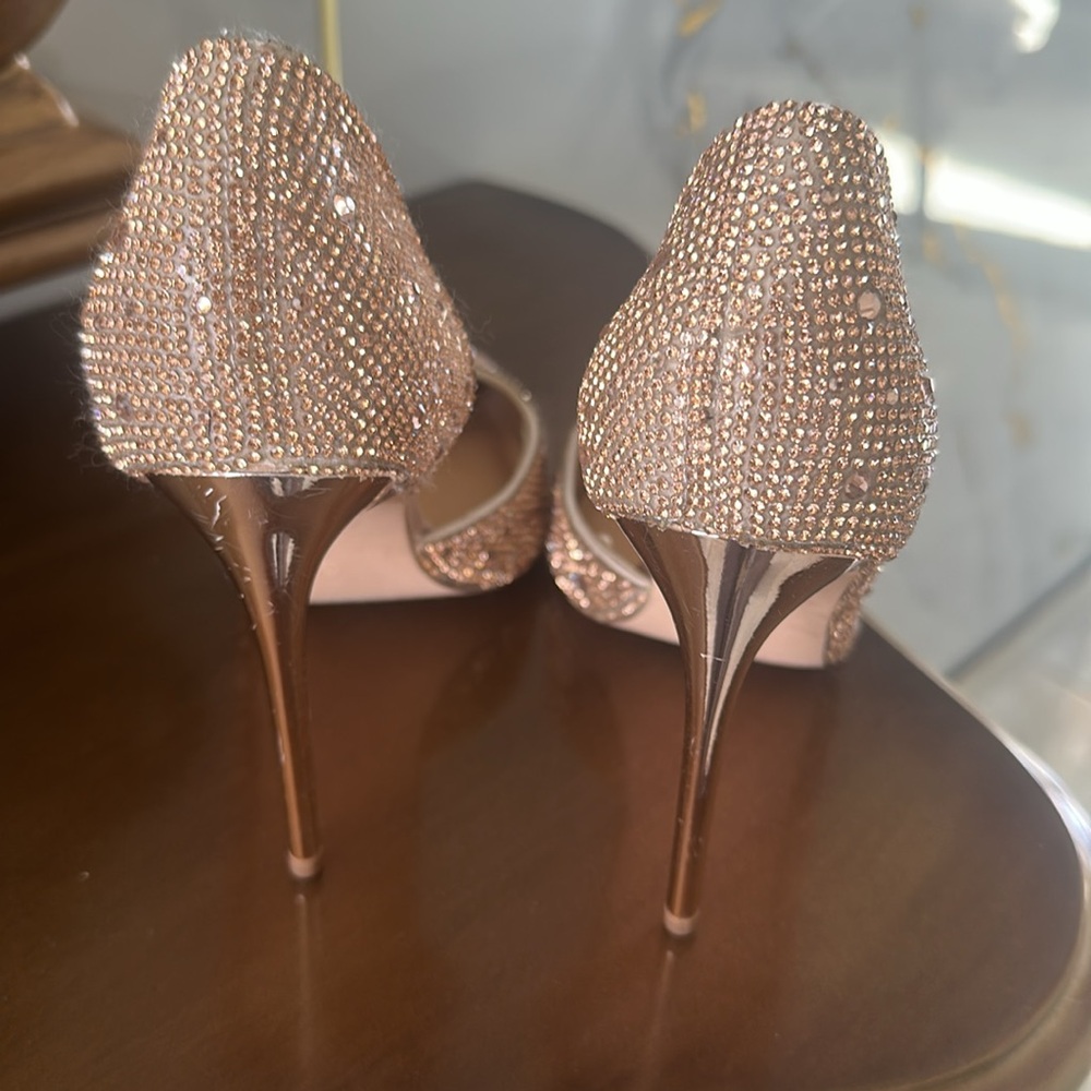 Steve Madden gorgeous Rose Gold in new condition.  4 inch high heels. - Picture 6 of 7